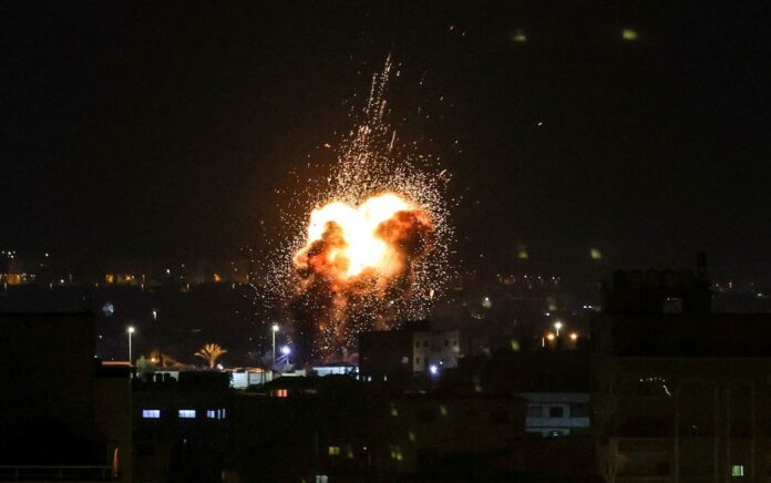Israel Luncurkan Serangan Udara Intensif di Fasilitas Militer Jalur Gaza