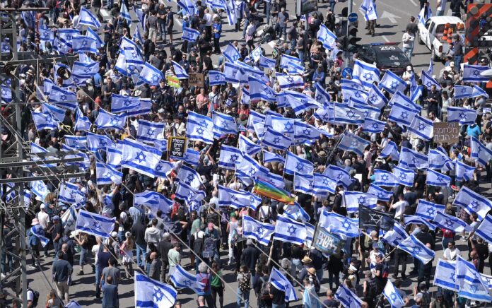 Israel Rayakan Hari Kemerdekaan ke-75 di Tengah Perpecahan dan Protes