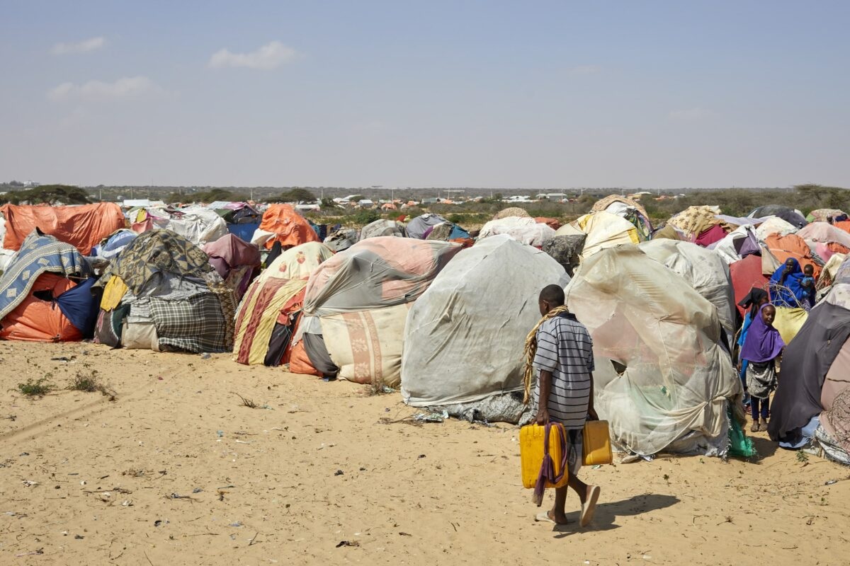 Kamp pengungsi Dayniile di wilayah Mogadishu, Somalia. Gambar oleh Ismail Taxta, ICRC.