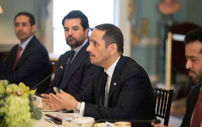 Wakil perdana menteri dan menteri luar negeri Qatar saat itu, Mohammed bin Abdulrahman Al Thani, berbicara selama pertemuan dengan Menteri Luar Negeri AS Antony Blinken, di Washington, AS 10 Februari 2023. Foto: Kevin Wolf/Reuters.