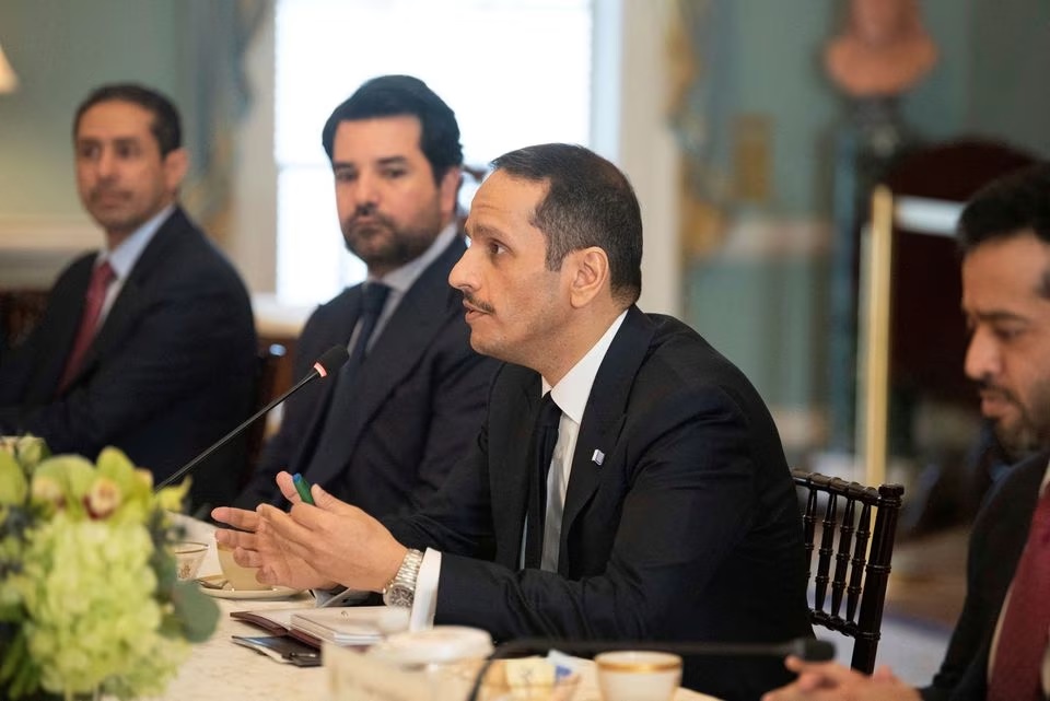 Wakil perdana menteri dan menteri luar negeri Qatar saat itu, Mohammed bin Abdulrahman Al Thani, berbicara selama pertemuan dengan Menteri Luar Negeri AS Antony Blinken, di Washington, AS 10 Februari 2023. Foto: Kevin Wolf/Reuters.