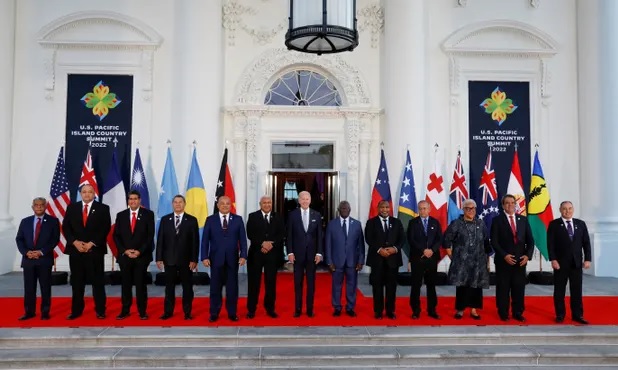 Presiden AS Joe Biden menyambut para pemimpin Pasifik ke pertemuan puncak di Washington pada September 2022. AS telah memperbarui pakta kunci dengan Mikronesia saat berupaya menekan China di Pasifik. Foto: Jonathan Ernst/Reuters