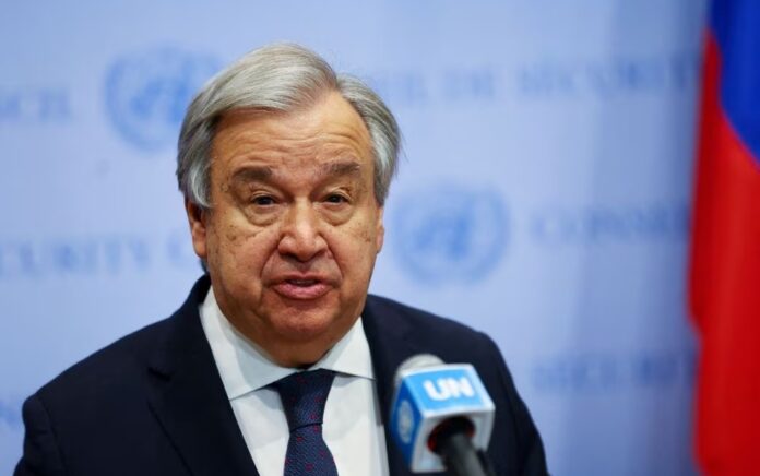 Sekretaris Jenderal Perserikatan Bangsa-Bangsa Antonio Guterres menyampaikan sambutan kepada wartawan di luar Dewan Keamanan PBB di markas besar PBB di New York City, AS, 20 April 2023. Foto: Reuters/Mike Segar/File Foto.