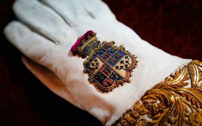 Ramah lingkungan, Raja Charles Gunakan Pakaian 'Lungsuran' Bersejarah untuk Penobatannya