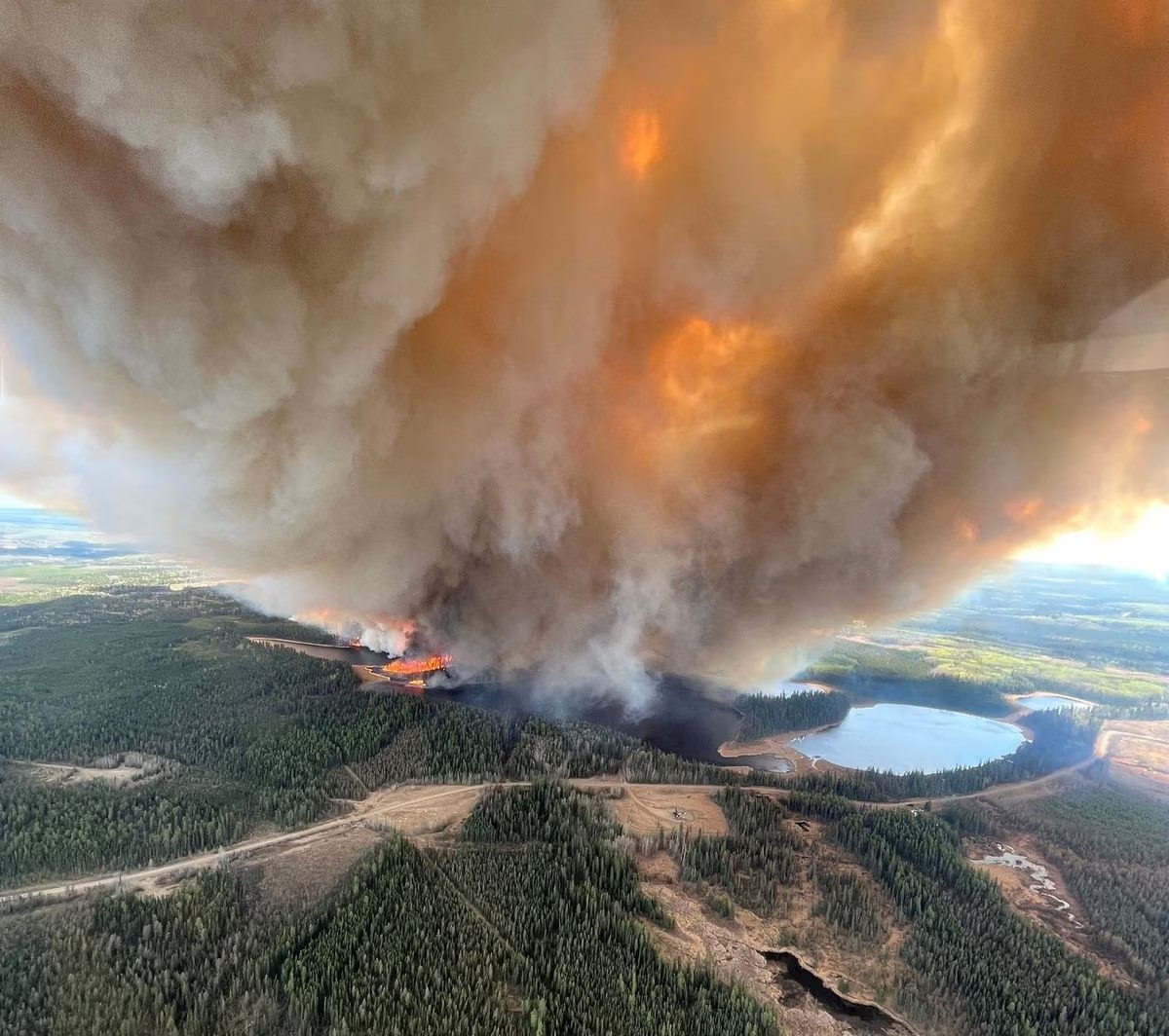 Kebakaran dan Banjir di Kanada Barat, Puluhan Ribu Warga Terpaksa Dievakuasi