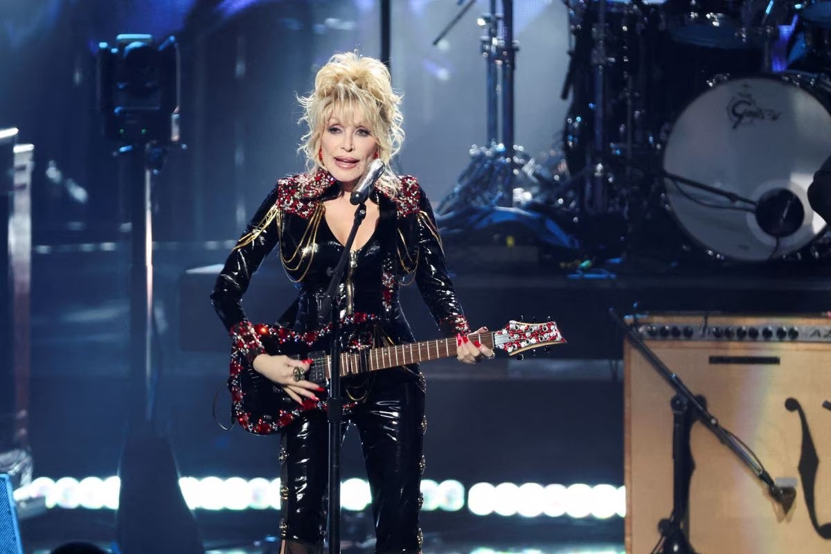 Dolly Parton Ungkap Daftar Bintang Kolaborator untuk Album Rock Pertamanya