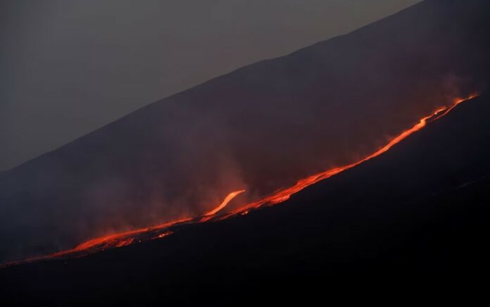 Letusan Gunung Etna, Penerbangan ke Bandara Catania Sisilia Dihentikan
