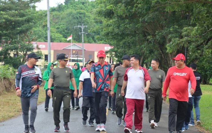 Sambut HUT Bhayangkara ke-77 Polres Bolsel Gelar Jalan Sehat