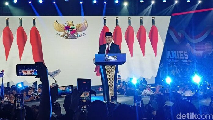 Anies Baswedan Kritik Subsidi Kendaraan Listrik: Emisinya Lebih Tinggi dari Bus