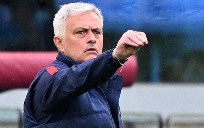Dilamar Chelsea, Jose Mourinho Lebih Memilih AS Roma