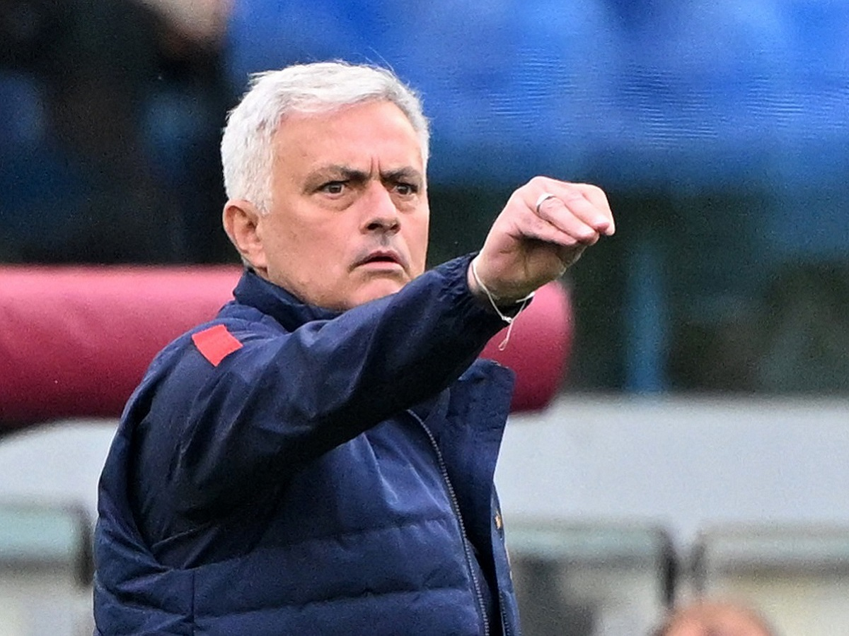 Dilamar Chelsea, Jose Mourinho Lebih Memilih AS Roma