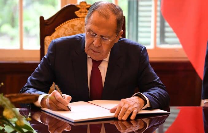 Lavrov: Keterlibatan Langsung NATO dalam Krisis Ukraina akan Meningkatkan Risiko Konflik Nuklir