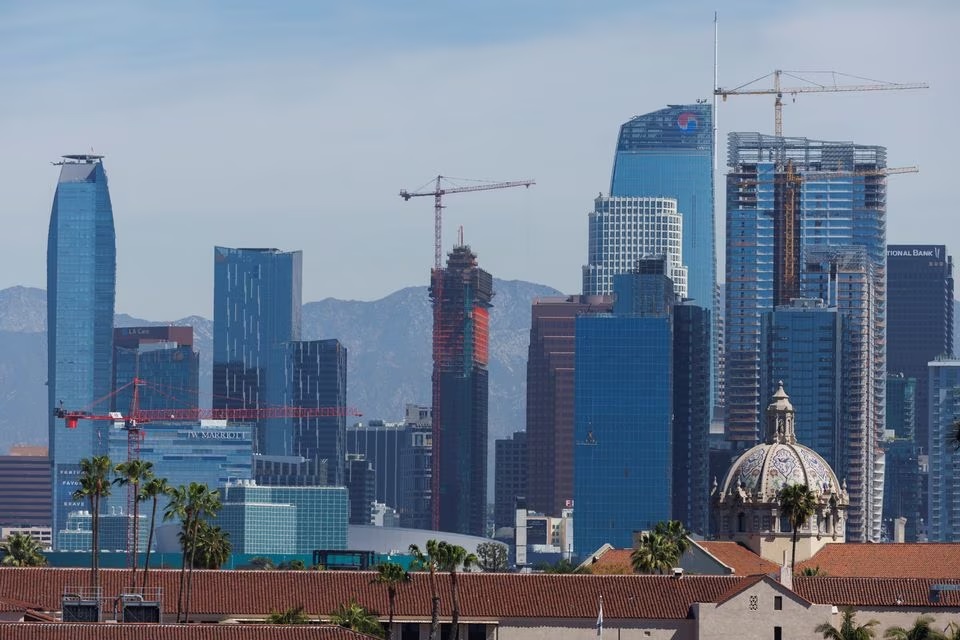 Pemandangan cakrawala pusat kota Los Angeles, California, AS, 22 Maret 2022. Foto: Reuters/Mike Blake.