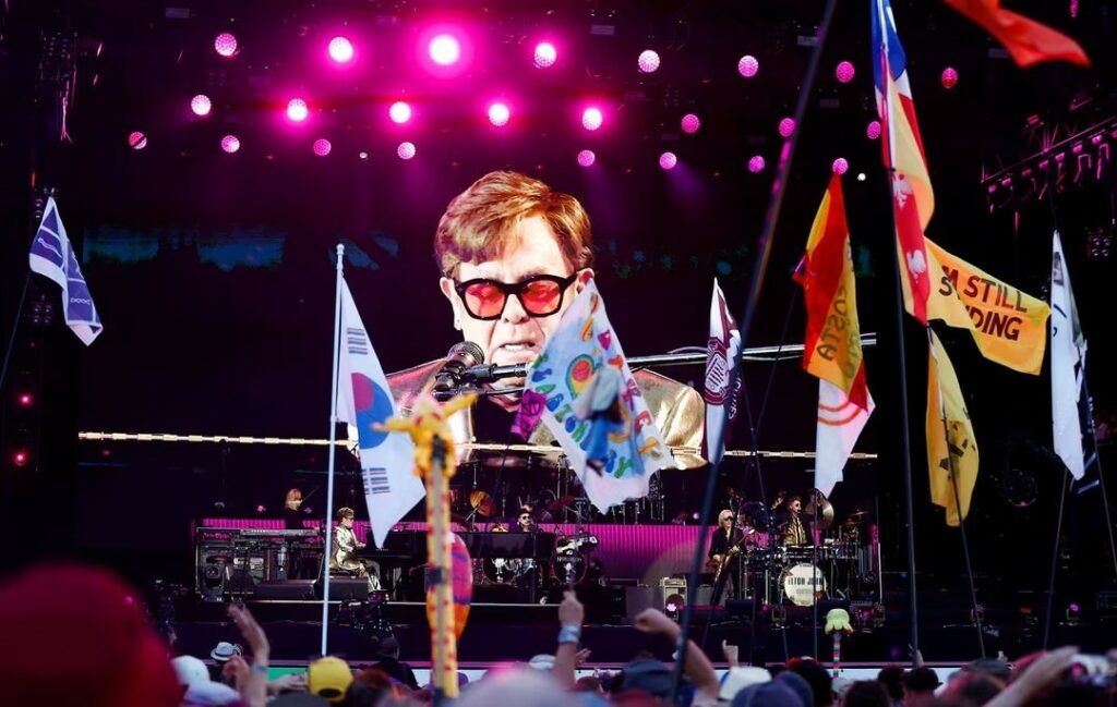 Penampilan Elton John di Glastonbury Menarik 7,3 Juta Pemirsa TV