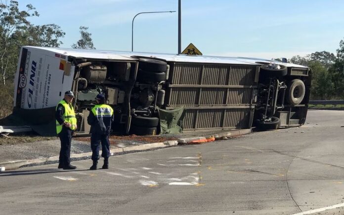 Lokasi kecelakaan bus di NSW Hunter Valley, Australia, 12 Juni 2023. Foto: AAP Image/Darren Pateman/Reuters.