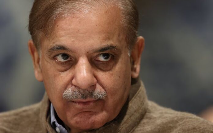 Perdana Menteri Pakistan Shehbaz Sharif menghadiri pertemuan puncak ketahanan iklim di Pakistan, beberapa bulan setelah banjir mematikan di negara itu, di Perserikatan Bangsa-Bangsa, di Jenewa, Swiss, 9 Januari 2023. Foto: Reuters/Denis Balibouse.