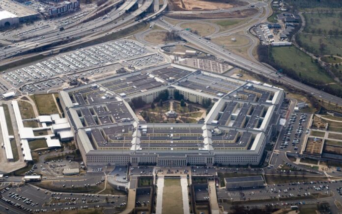 Pentagon terlihat dari udara di Washington, AS, 3 Maret 2022, lebih dari seminggu setelah Rusia menginvasi Ukraina. Foto: Reuters/Joshua Roberts/ File Foto.