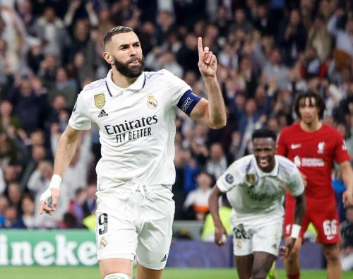 Resmi Karim Benzema Tetap Bertahan di Madrid