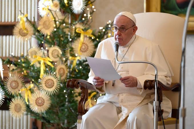 Usai Menjalani Operasi Perut, Paus Fransiskus Kembali ke Vatikan