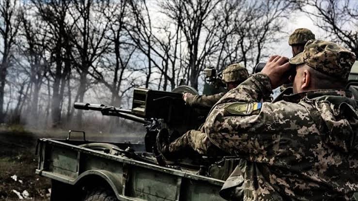 Rusia Luncurkan Serangan Rudal Kelompok ke Lapangan Terbang Militer Ukraina