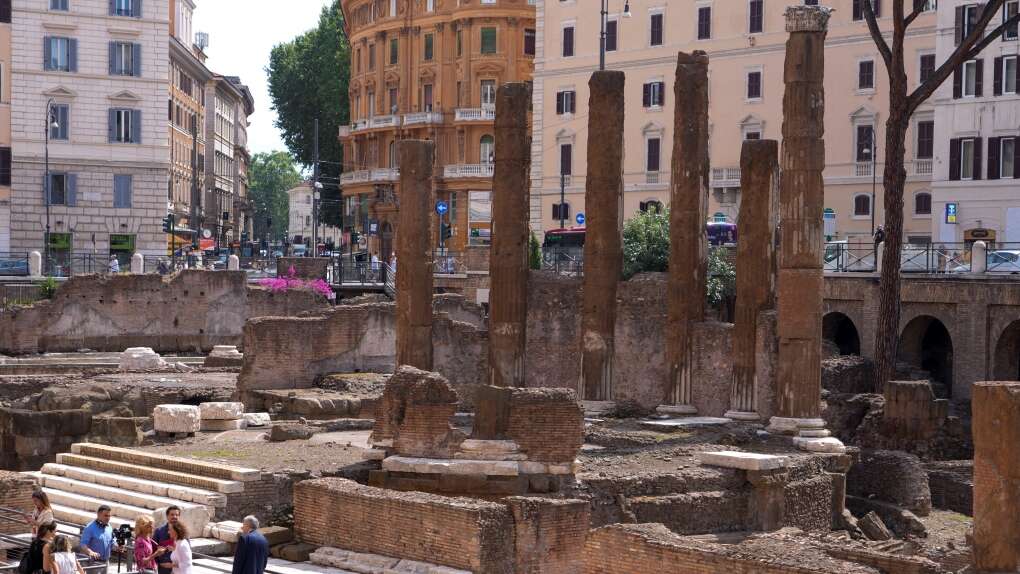 Roma akan Buka Alun-alun Kuno Tempat Julius Caesar Dibunuh