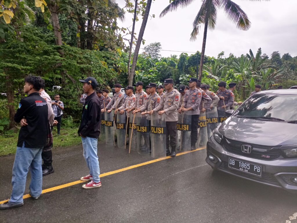 Demo Mahasiswa Warnai HUT ke-15 Kabupaten Bolsel