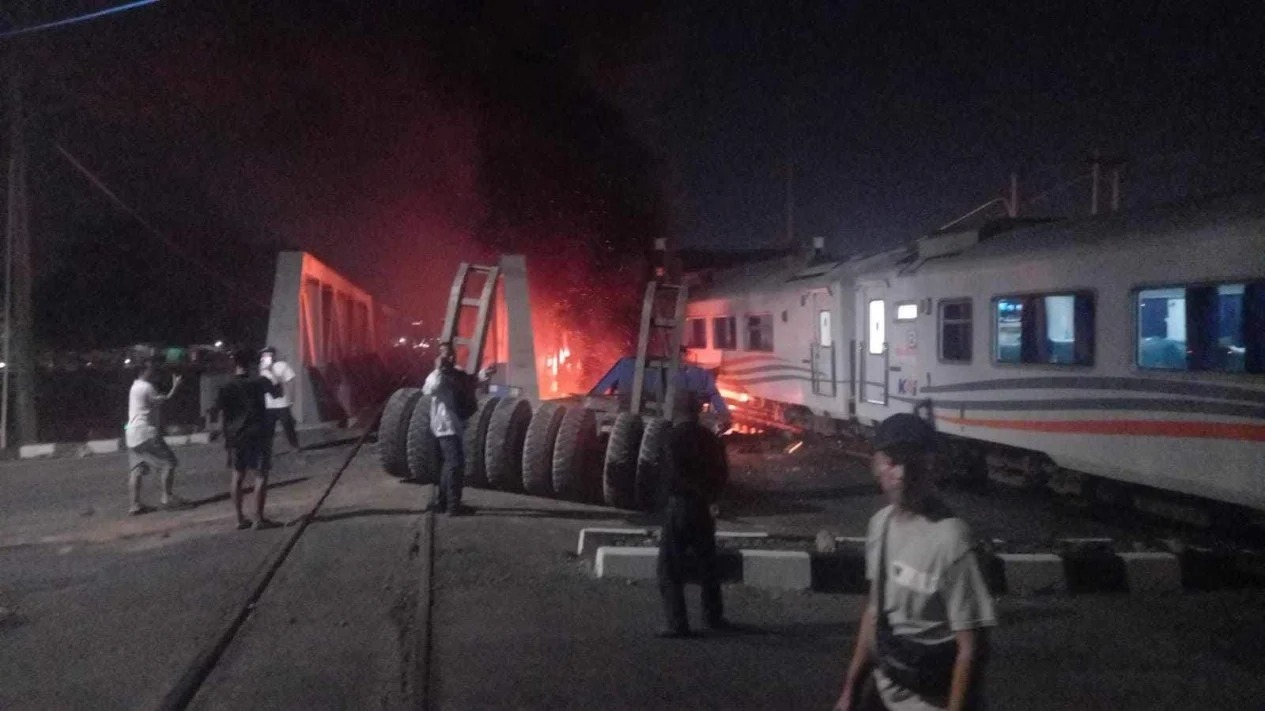 Kecelakaan KA Brantas dengan Truk Tronton Sempat Lumpuhkan Jalur Jerakah-Semarang
