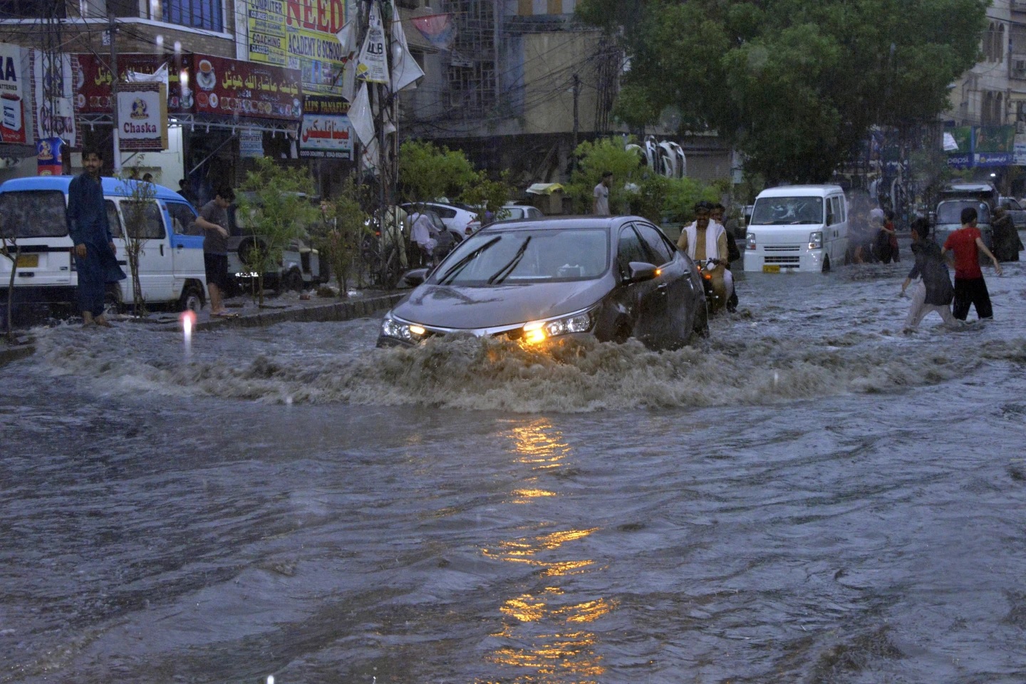 Banjir di Hyderabad, Pakistan, Minggu 23 Juli 2023. Foto: AP Photo.