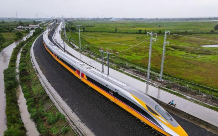 Proyek Kereta Cepat Jakarta-Bandung Akan Lanjut Hingga Surabaya