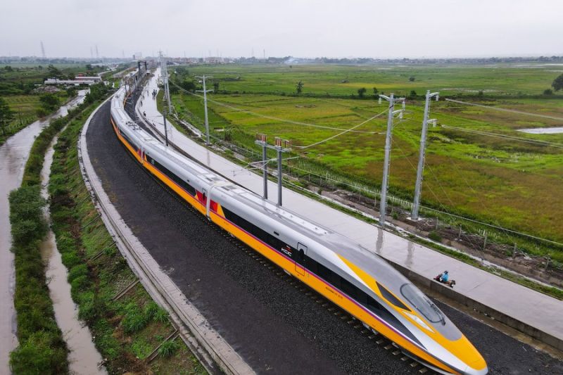 Proyek Kereta Cepat Jakarta-Bandung Akan Lanjut Hingga Surabaya