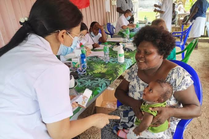 Tim medis Tiongkok Melakukan Lebih dari 100 Operasi Gratis di Daerah Terpencil Ghana