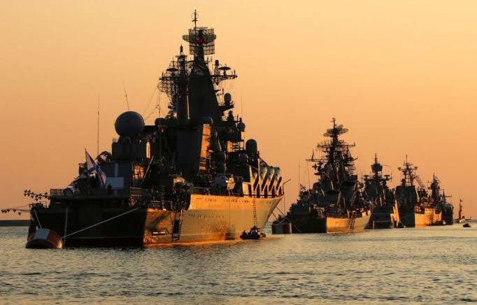 Angkatan Laut Rusia Menghancurkan Ranjau Ukraina yang Tersesat di Laut Hitam