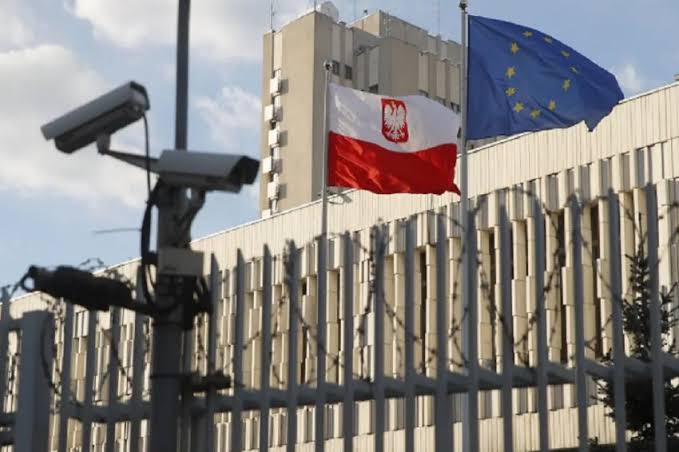 Kementerian Luar Negeri Rusia Memanggil Duta Besar Polandia untuk Pemberitahuan Penutupan Badan Konsuler