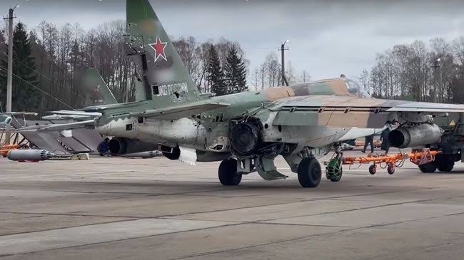 Pesawat Su-25 Rusia Melakukan Serangan di Zona Operasi Khusus
