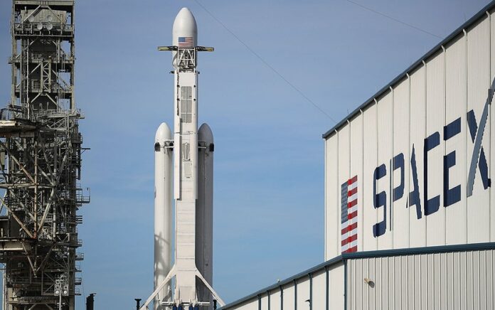 SpaceX Tunda Lagi Peluncuran Falcon 9 Karena Cuaca Buruk