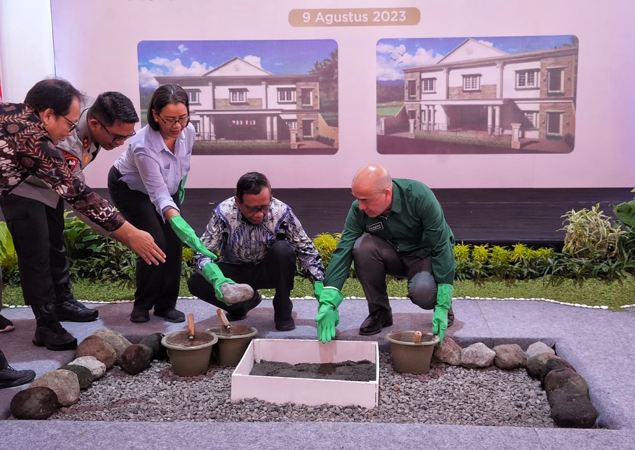 Letakkan Batu Pertama Pembangunan Asrama Trunojoyo, Mahfud MD Minta Keluarga Madura Jaga Budaya Adiluhung Jogja