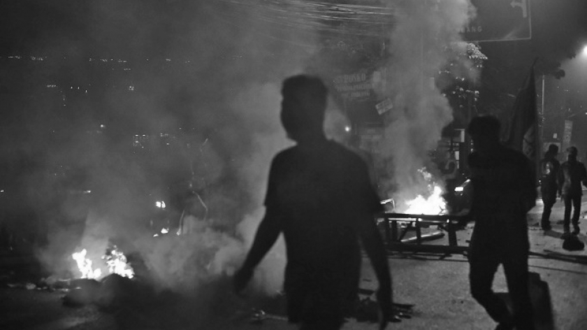 Kronologi Kekacauan di Dago Elos: Ledakan Gas Air Mata Hantam Aksi Protes Massa