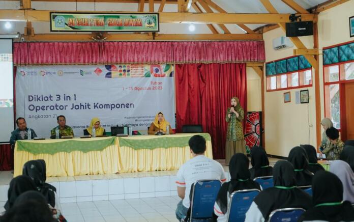 Gelar Diklat 3-1 di SMKN 2 Tuban, Ratna Juwita: Menyiapkan SDM untuk Pekerja Industri Unggul