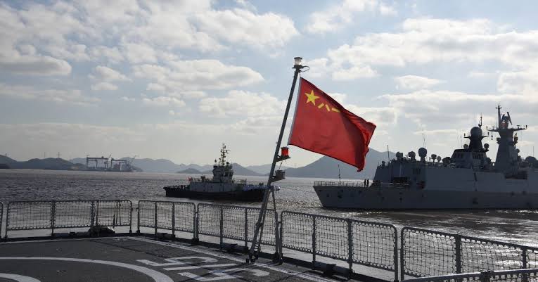 Kapal Rusia dan China Menyerang Kapal Selam Musuh dalam Latihan Gabungan