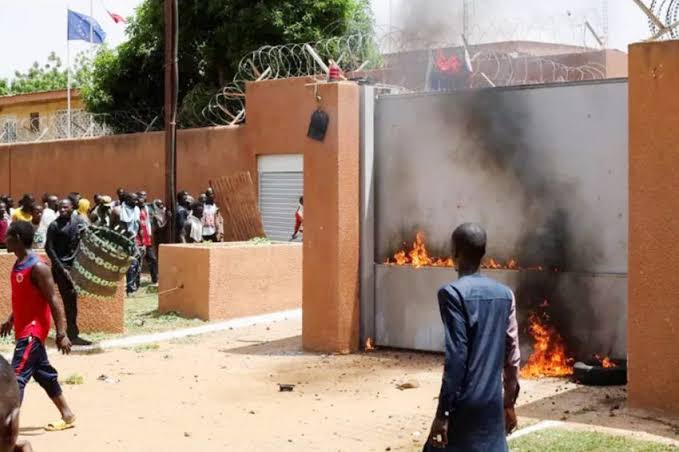 Prancis Mulai Evakuasi Warga Negaranya dari Niger pada 1 Agustus