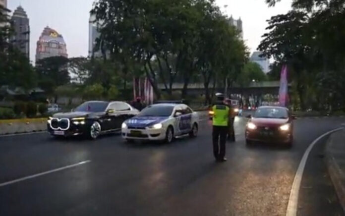 Mobil Polantas Terobos Rombongan KTT ASEAN, Diteriaki Goblok oleh Polisi Pengaman