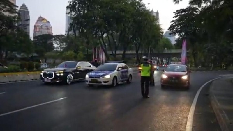 Mobil Polantas Terobos Rombongan KTT ASEAN, Diteriaki Goblok oleh Polisi Pengaman