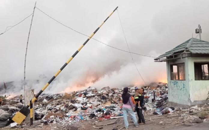 TPA Kopi Luhur Cirebon Terbakar, 1.500 KK Terpaksa Mengungsi