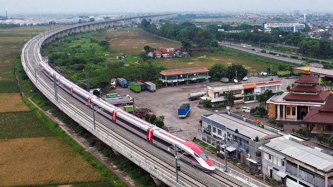 KCIC Libatkan 852 Tenaga Kerja Asing untuk Operasikan Kereta Cepat