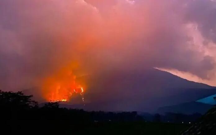Kebakaran di Gunung Lawu Meluas Hingga 1.100 Hektar