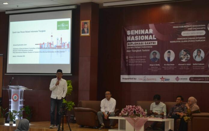 Seminar Nasional “Diplomasi Santri dalam Relasi Indonesia Tiongkok Terkini” di Auditorium Prof Bachtiar Effendy, Fakultas Ilmu Sosial dan Ilmu Politik (FISIP) UIN Jakarta pada Selasa, 14 November 2023