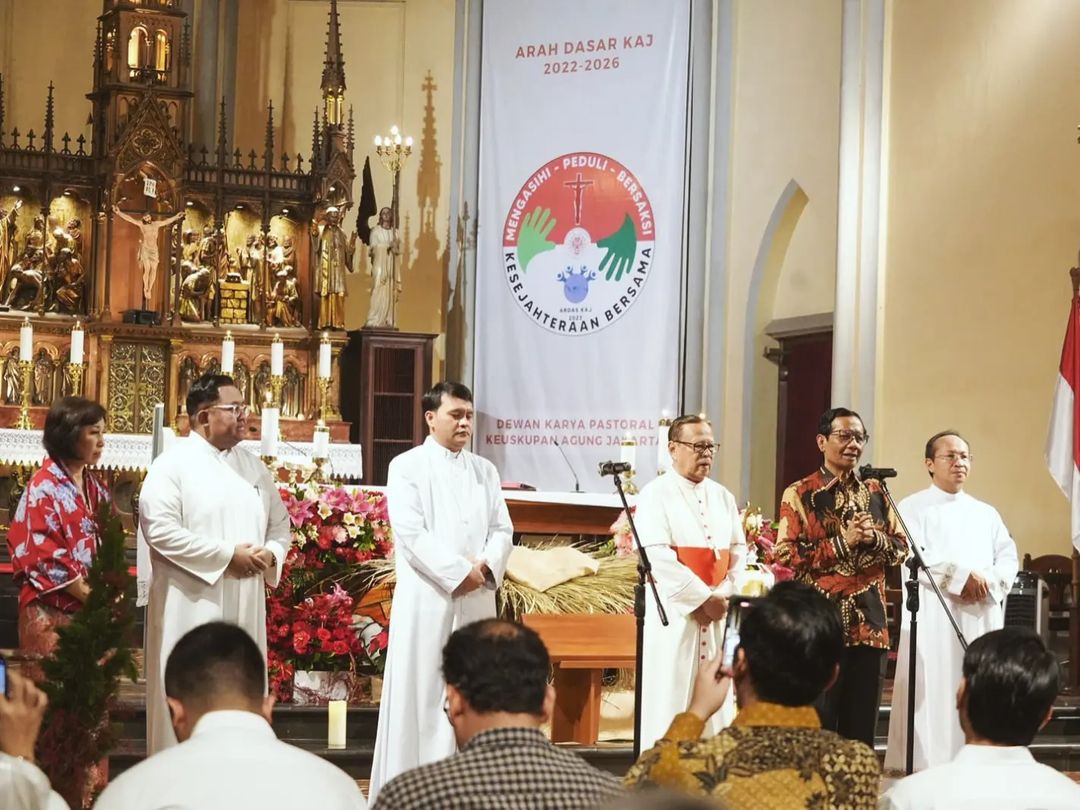 Mahfud MD memberikan pesan Natal dalam kunjungannya di Gereja Katedral, Jakarta (Foto: Ig @mahfudmd)