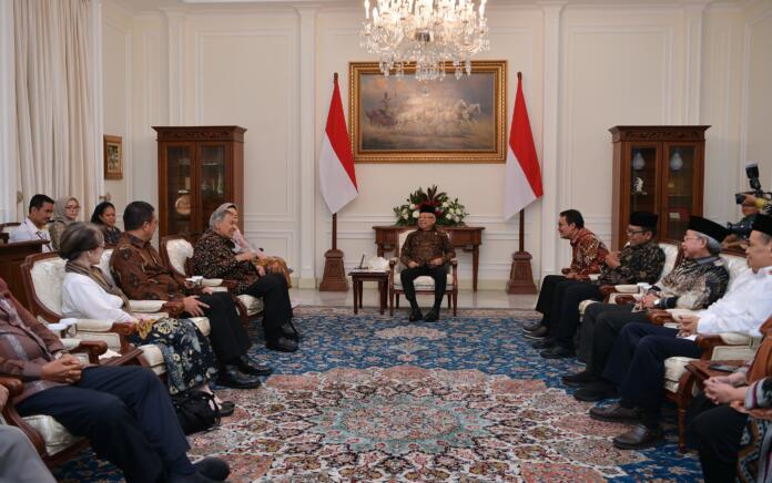 Wakil Presiden RI Ma'ruf Amin saat menerima audiensi sejumlah tokoh bangsa di Istana Wapres, Jakarta.