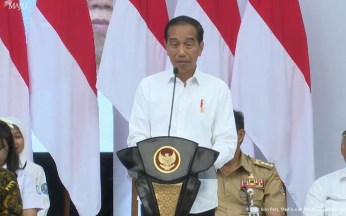Jokowi saat menghadiri acara penyerahan bantuan Program Indonesia Pintar di Magelang