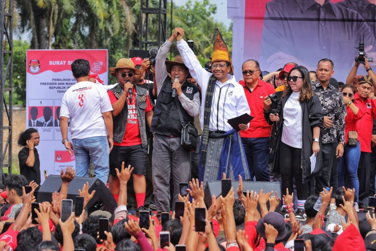 Mahfud dalam rangkaian kegiatan politiknya di Kabupaten Simalungun, Sumatera Utara, Minggu (28/1/2024)